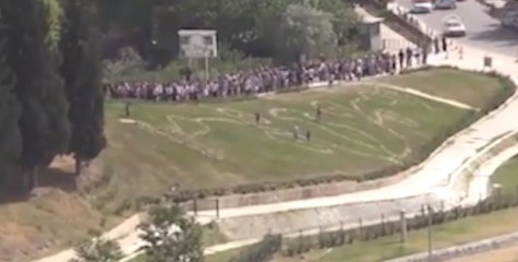 Pamukkale'ye Girişler Ücretsiz Olunca Uzun Kuyruklar Oluştu