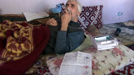 Elektrik kesilince hastalarını komşu köylere götürüyorlar