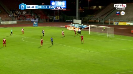 Coup franc bien combiné mais la balle est saisie par LIGALI.