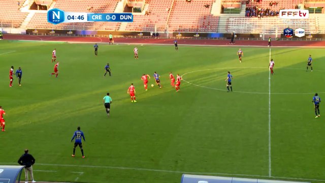 Ouverture du score de Créteil !! OUMAR POUYE reçoit un centre de la droite, contrôle dans la surface et frappe, ça fait 1-0 pour Créteil.