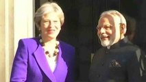 PM Modi की British PM Theresa May ने किया Grand Welcome, Watch Video | वनइंडिया हिन्दी