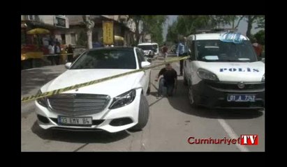 Lüks otomobilinin içinde silahlı saldırıya uğradı