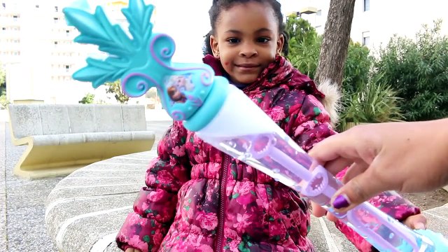 BULLES GEANTES REINE DES NEIGES OEUFS DISNEY PRINCESSES ,CARS_GIANT BUBBLES & UNBOXING EGGS