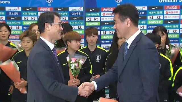 '2회 연속 월드컵 진출' 여자 축구대표팀 귀국 / YTN
