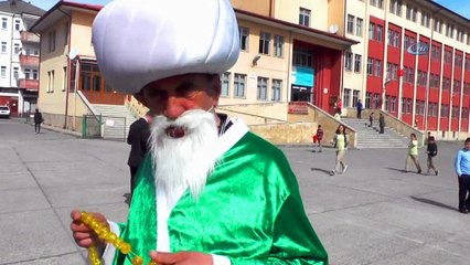 Öğrenciler kumbaralarını kitaplar için açtı