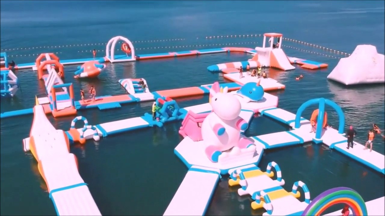Voici l'île de la Licorne gonflable géante "Unicorn Island", le paradis des enfants