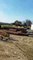 Un tracteur bloqué sur la voie ferrée se fait pulvériser par un train