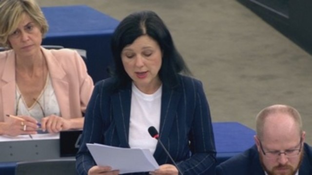 Comisión y Eurocámara exigen a Zuckerberg que comparezca ante eurodiputados