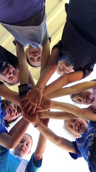 Nos petites U9 et leur cri de guerre d'avant match