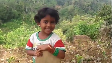 අම්මා රට ගිහින් අහලම බලන්න දොණිගේ ලස්සන විරිදුව විඩියෝ ඒක යාලුවන්ට බලන්න Share කරන්න