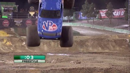 Historique : Premier front flip réussit  en monster truck