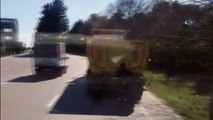 Hafriyat kamyonunun peşine takılan patenci gencin tehlikeli yolculuğu kamerada