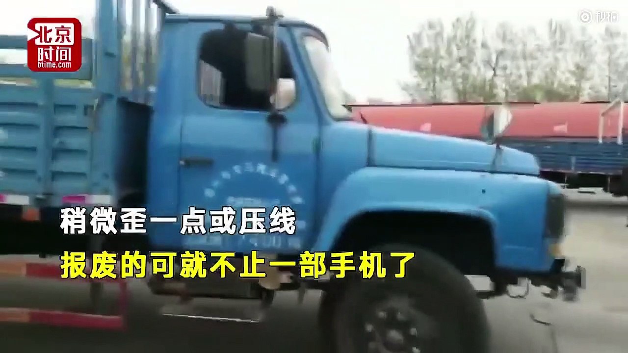 Un moniteur d’auto-école a trouvé un bon moyen pour que ses élèves fassent de bons créneaux