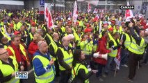 En Allemagne, il n'a fallu que quelques heures de grèves aux fonctionnaires pour avoir une belle augmentation... Regardez