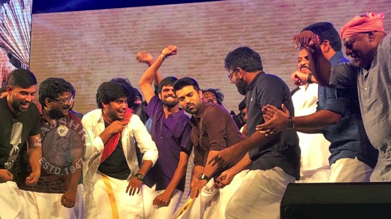 Pawan Kalyan And Ram Charan With His Team At Rangasthalam Success Meet