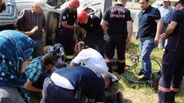 Midibüs ve otomobil çarpıştı: 2 yaralı