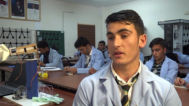 Engelli arkadaşından etkilendi biyonik el tasarladı - DİYARBAKIR