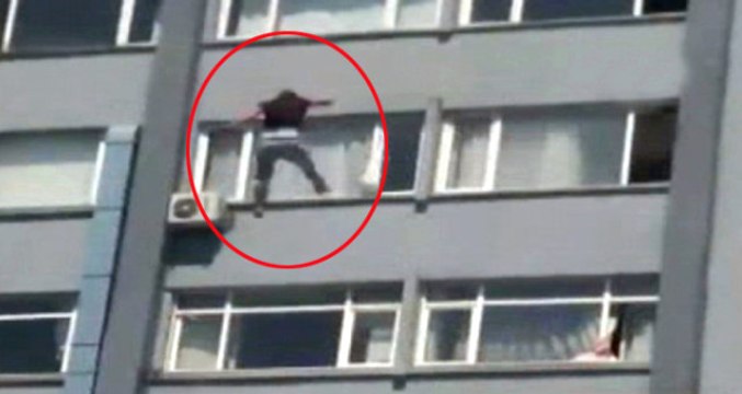 Kelime-i Şehadet Getirip Hastanenin 6. Katından Atladı