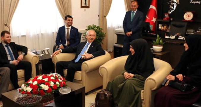 Genç İmam Hatipliler, Davete İcabet Sünnettir Deyip Kılıçdaroğlu'nu Ziyaret Etti