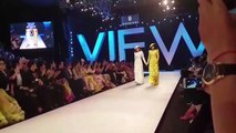 Kim Lý xem Hồ Ngọc Hà trình diễn Fashion Show