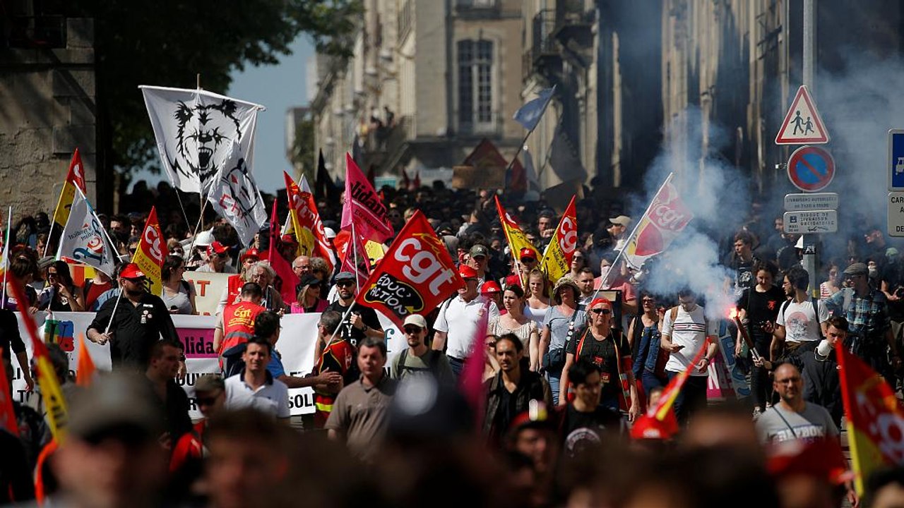 "Всеобщая мобилизация" против реформ Макрона