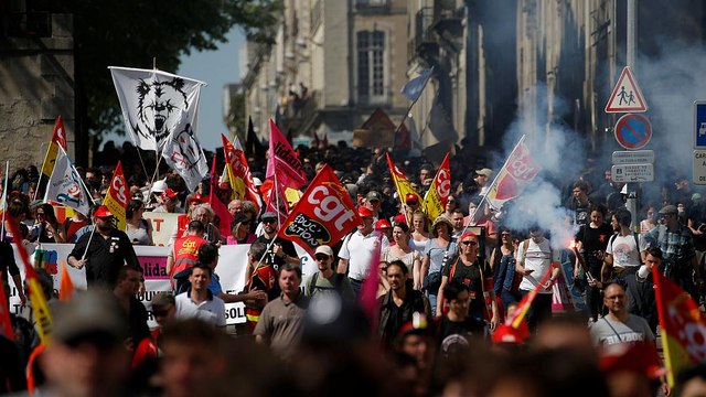 Всеобщая мобилизация против реформ Макрона