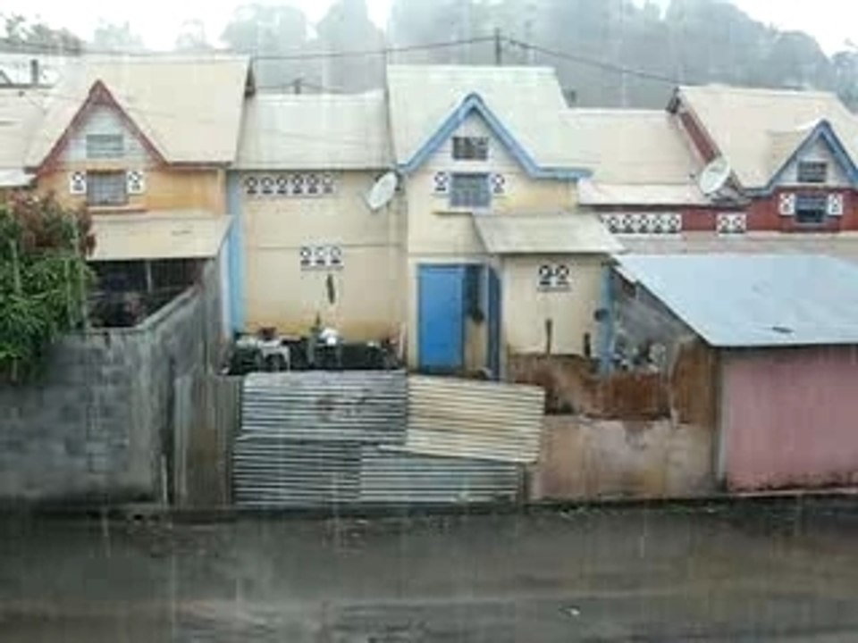 pluie à la fenêtre
