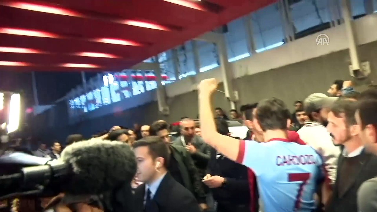 Şenol Güneş hastaneye kaldırıldı - Hastane önünde bekleyen taraftarlar - İSTANBUL