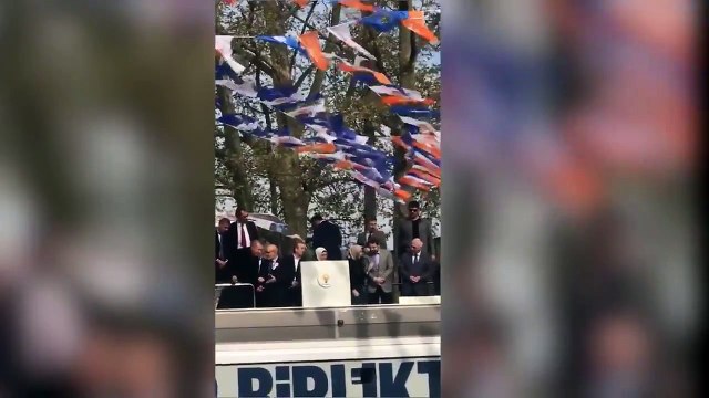 Cumhurbaşkanı Tayyip Erdoğan’ın geçen günlerde partisinin ilçe kongresi için geldiği İstanbul Beykoz’da miting sırasında “yuh” seslerinin olduğu anlaşıldı...