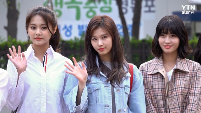 [Y영상] 트와이스, 뮤뱅 출근길 #상큼 #발랄 #깜찍 / YTN