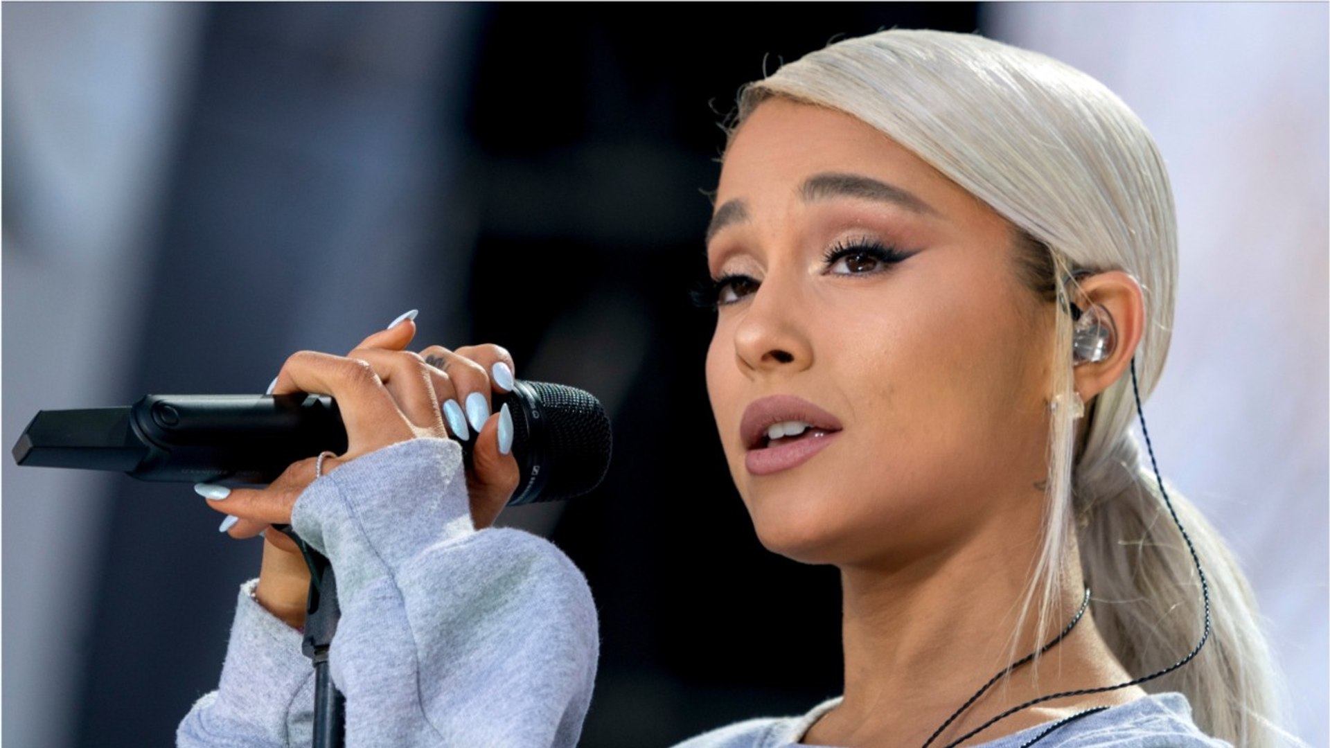 Ariana Grande Debutes New Hair Style Video Dailymotion