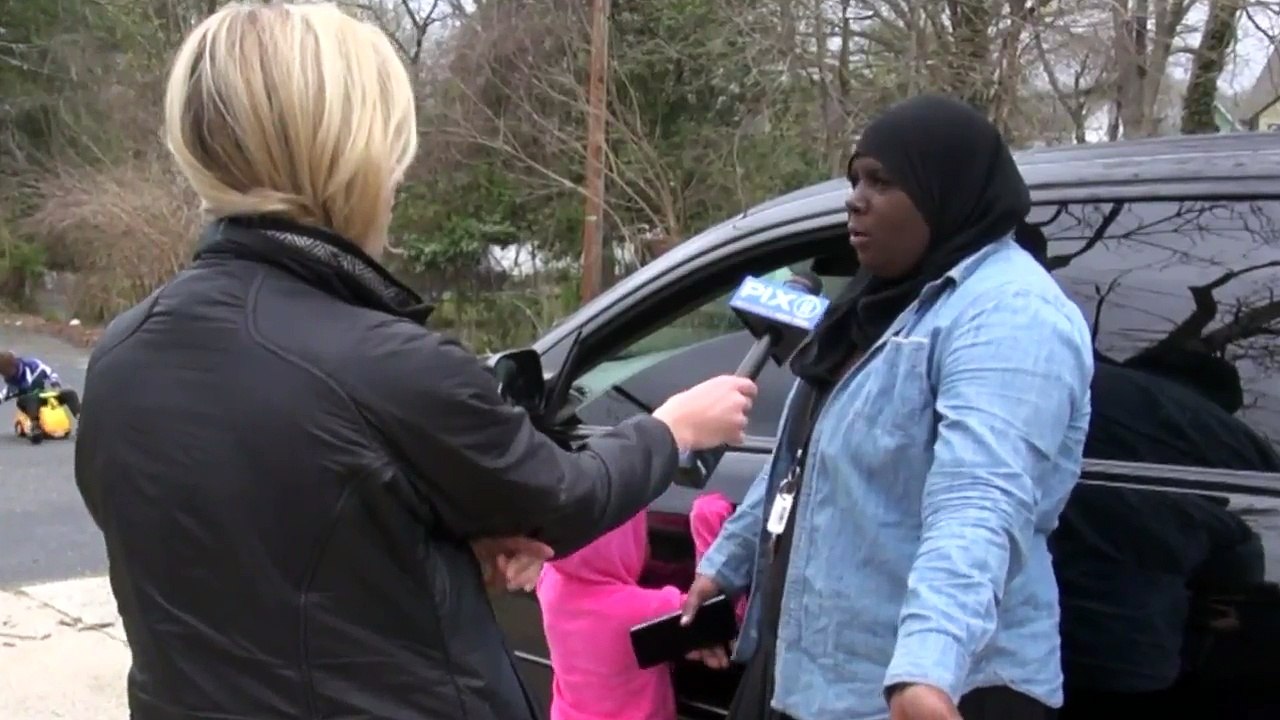 Racist Note Left on Muslim Woman`s Vandalized Car 2 Weeks after She Moved to Town