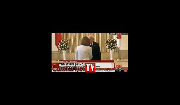 TBMM 23 Nisan kutlamalarında CHP'li Yelekçi, Kahraman'ın elini sıkmadı