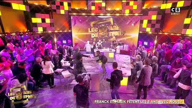 Benjamin Castaldi fait une chute sur le plateau de TPMP sur C8 - Regardez