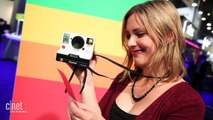 La Polaroid OneStep 2 es una cámara instantánea simple como las de antes