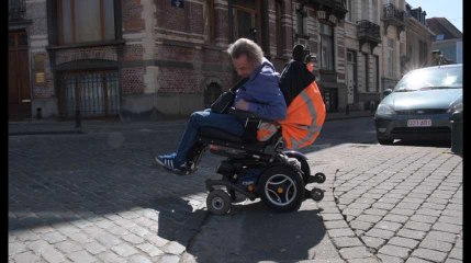 Se déplacer en fauteuil roulant à Bruxelles : le parcours du combattant ?