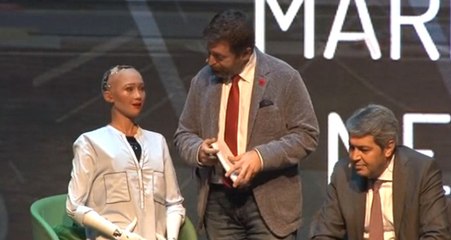 Vatandaşlık Alan İlk Robot Sofia İstanbul'da: Bana Para Falan Vermediler, Bir şey mi Kaçırıyorum?