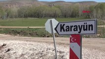Sivas-Köyde Cinnet Eşini Öldürdü, Oğlunu ve Gelinini Yaraladı Hd