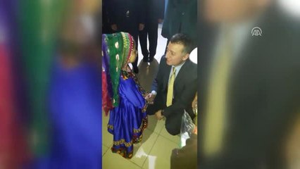 Afgan Kızın Valiye İstiklal Marşı Sürprizi