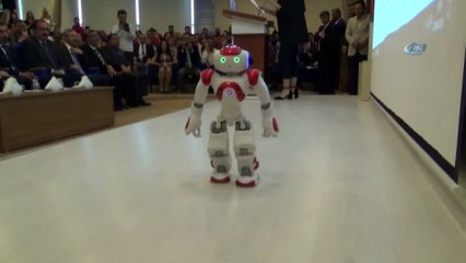 İnsansı Robot Sempozyumda Sunum Yaptı
