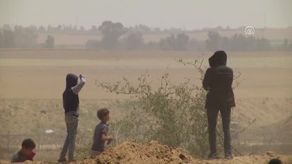 Gazzeliler, Cuma Namazını Sınırda Kıldı - Han