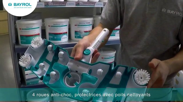 La gamme d'accessoires BAYROL pour l'entretien de votre piscine