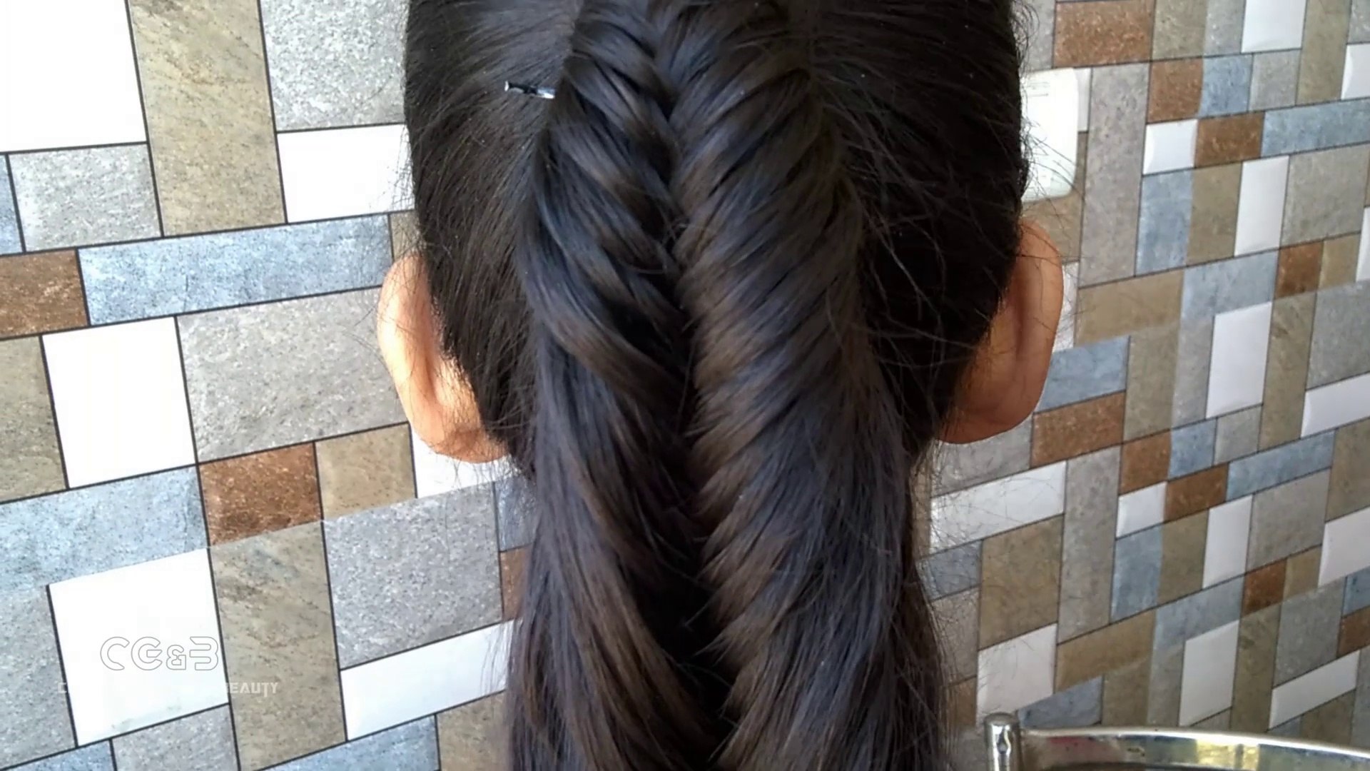 DIY, How to Everyday Fishtail Braid. Trendy hairstyles for women and girls  - video Dailymotion