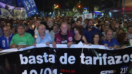 Marcha con velas contra “tarifazo” en Argentina