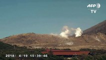 Volcán japonés entra en erupción por primera vez en 250 años