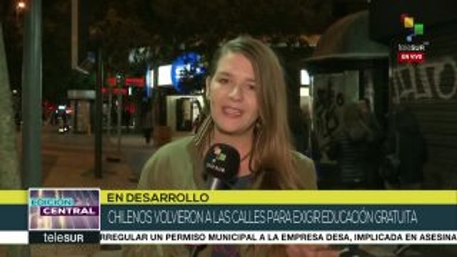 Carabineros reprimen marcha estudiantil en Chile