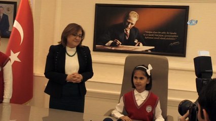 23 Nisan da koltuğu devralan küçük belediye başkanı parklara sağlık kabini istedi