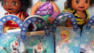 BABY ALIVE Learns to Doll Laceys Surprise Frozen Birthday Party! Presents and Cupcakes