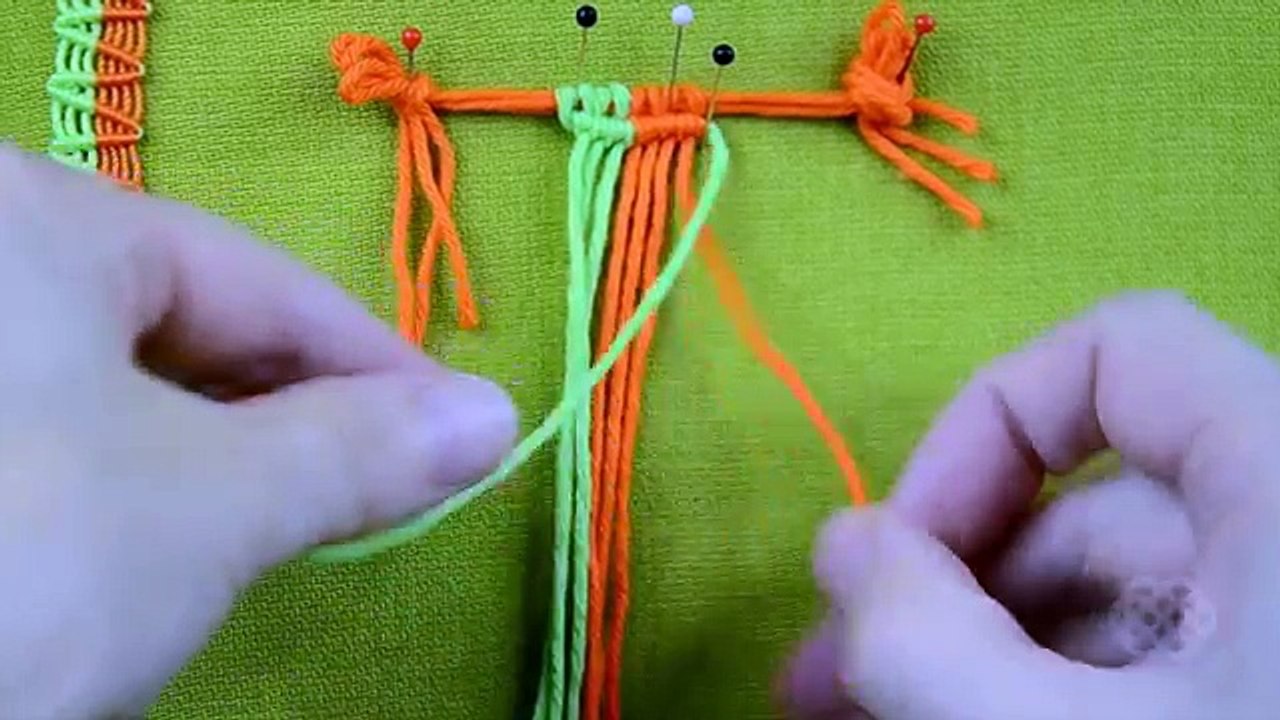 How to Make a ZigZag Macrame Bracelet / Tutorial