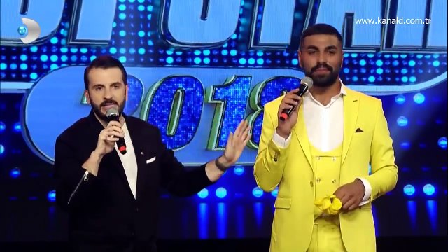 Popstar 2018 - Popstar yarışmacısı Salih, sahnede saçını kesti!
